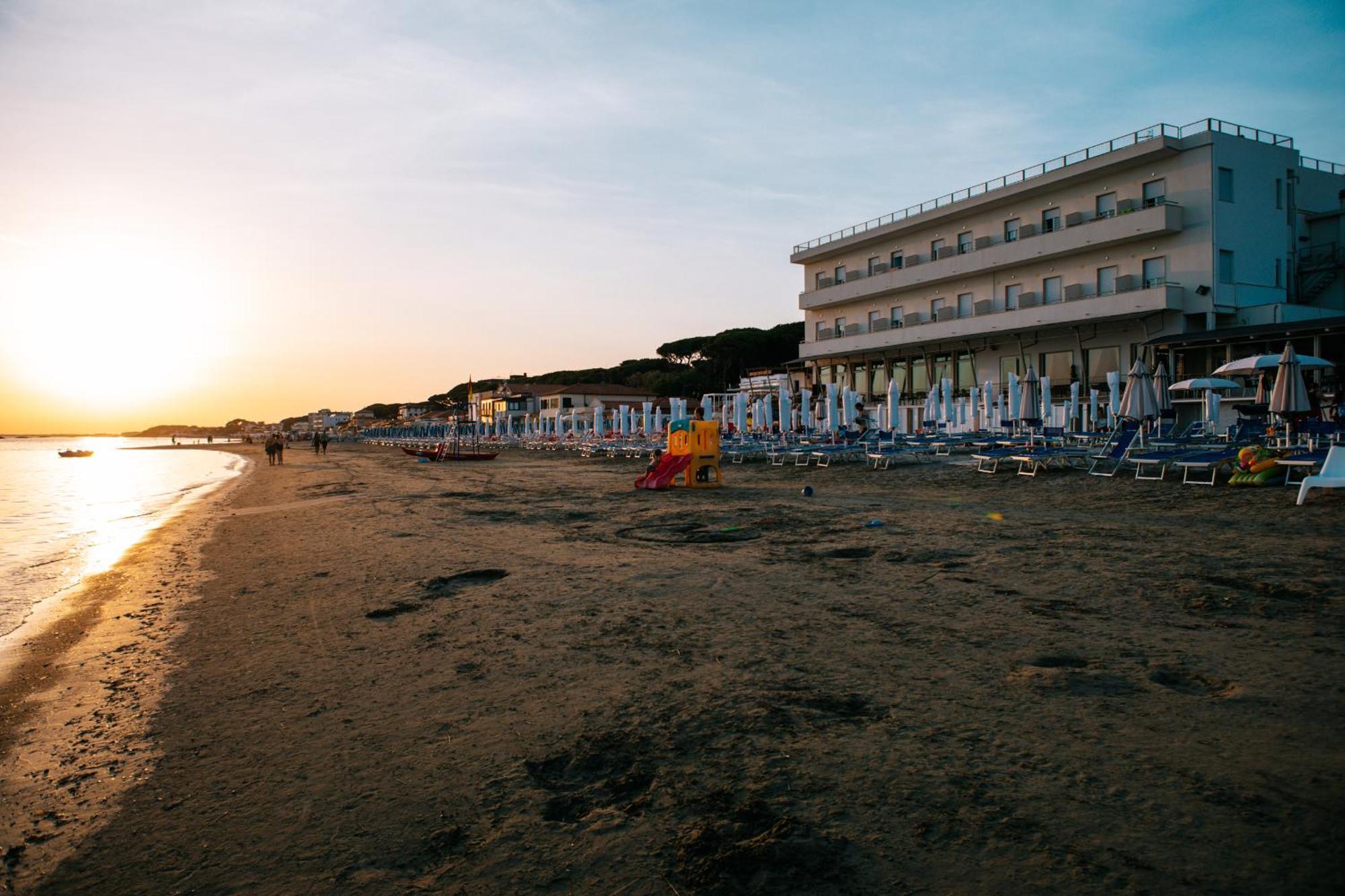 Hotel Parrini Follonica Kültér fotó