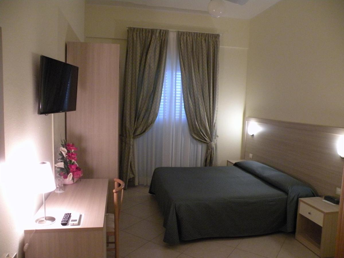 Hotel Parrini Follonica Kültér fotó