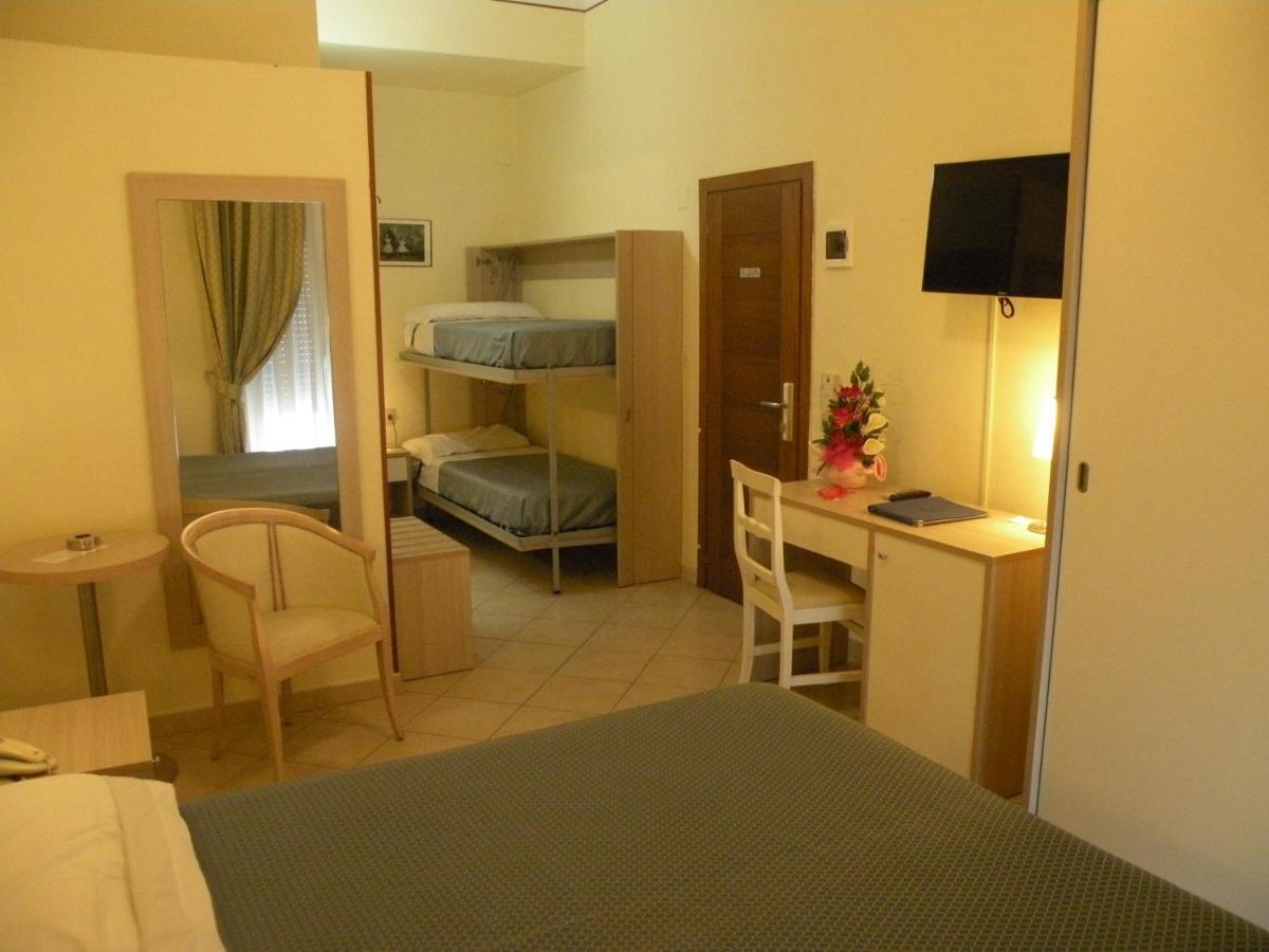 Hotel Parrini Follonica Kültér fotó